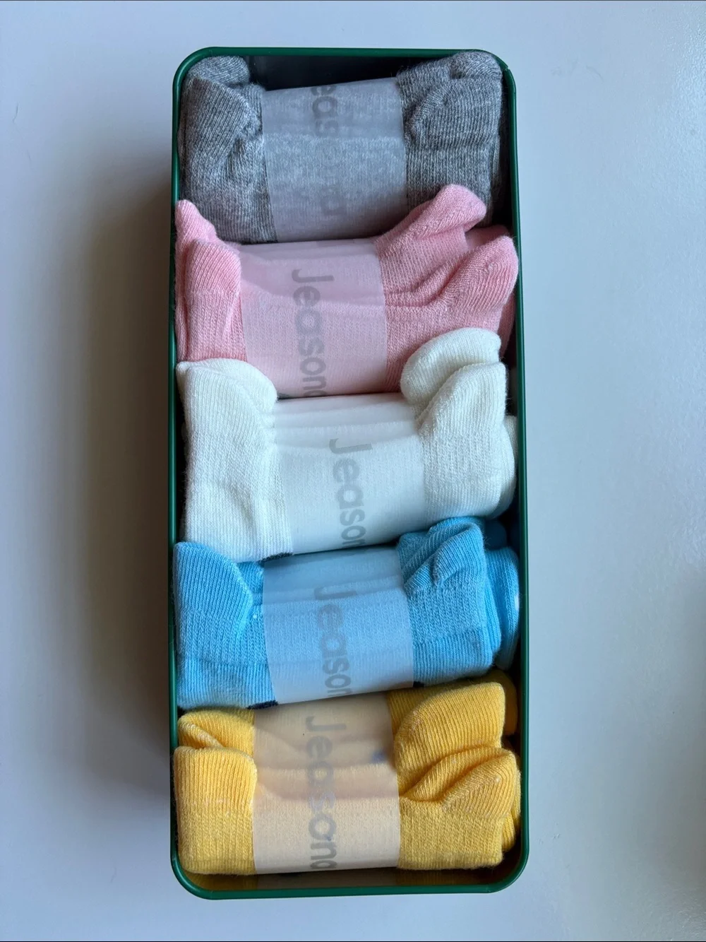 Cat Socks 5 Pairs Brand New in Tin for Gifting